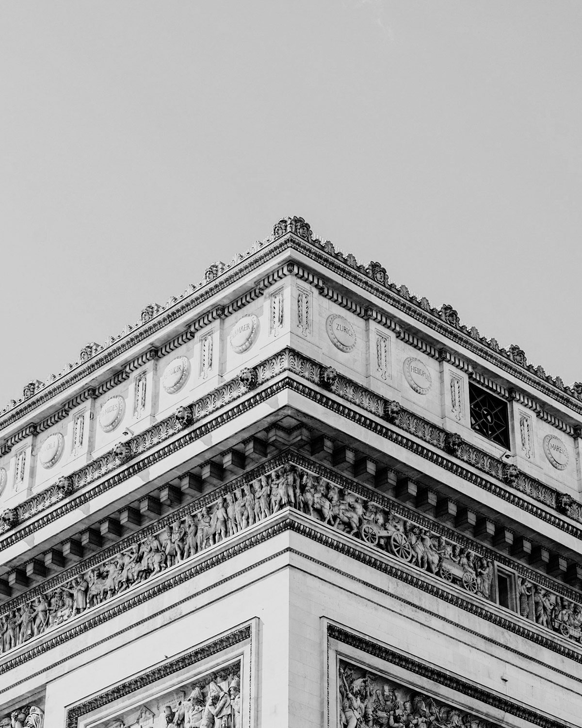 Détail de façade en pierre à Paris